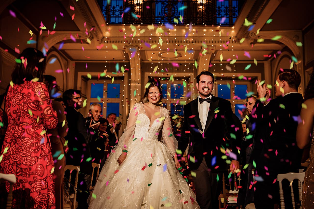 Morgane & Yannick - Chateau Bayard - wedding photographer Belgium - confetti