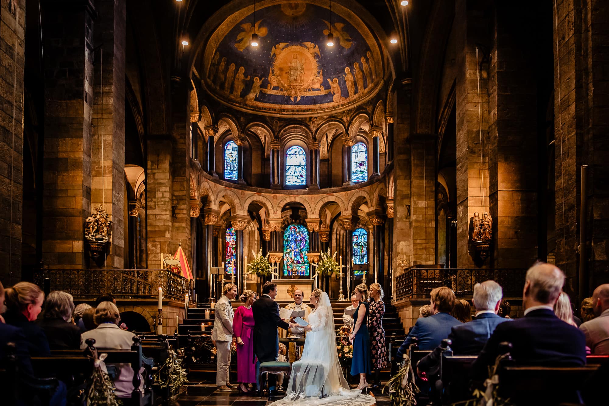 Trouwen in Limburg bij Tiessen Wijnkopers, Basiliek van Onze Lieve Vrouwe en Winselerhof