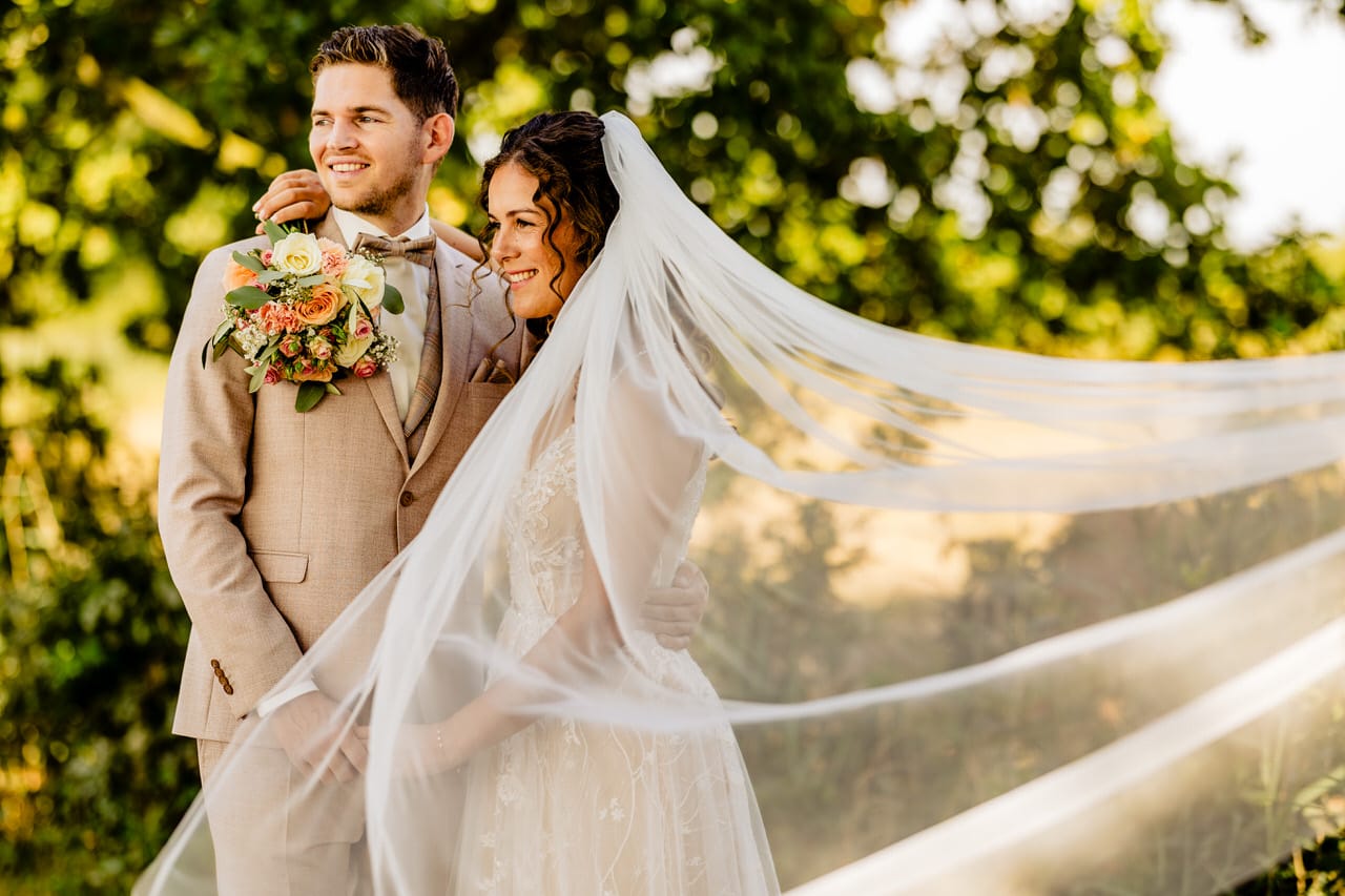 Op zoek naar een trouwfotograaf in Limburg die jouw bruiloft vastlegt met passie en oog voor detail?