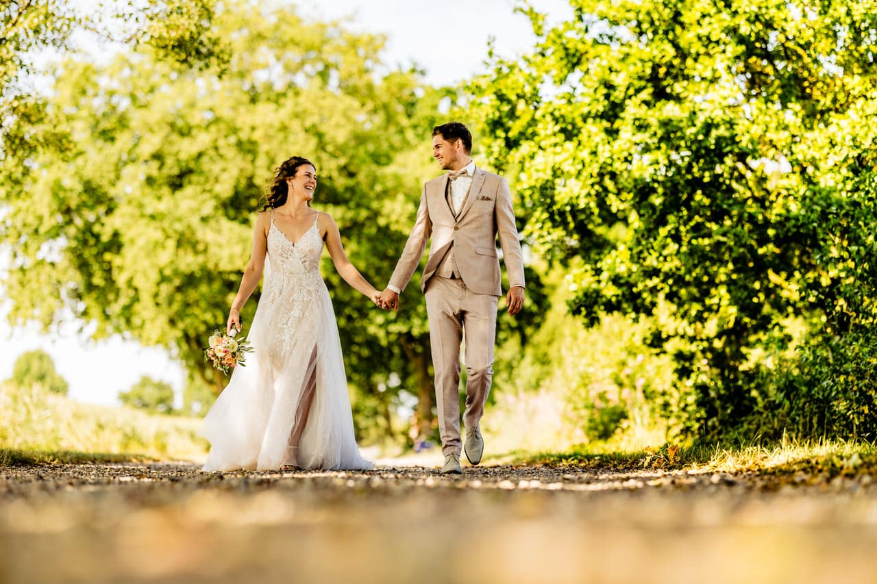 Trouwen tussen het mais | Trouwfotograaf Limburg