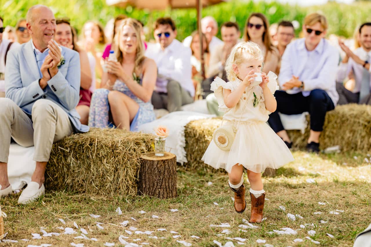 Trouwen tussen het mais | Trouwfotograaf Limburg