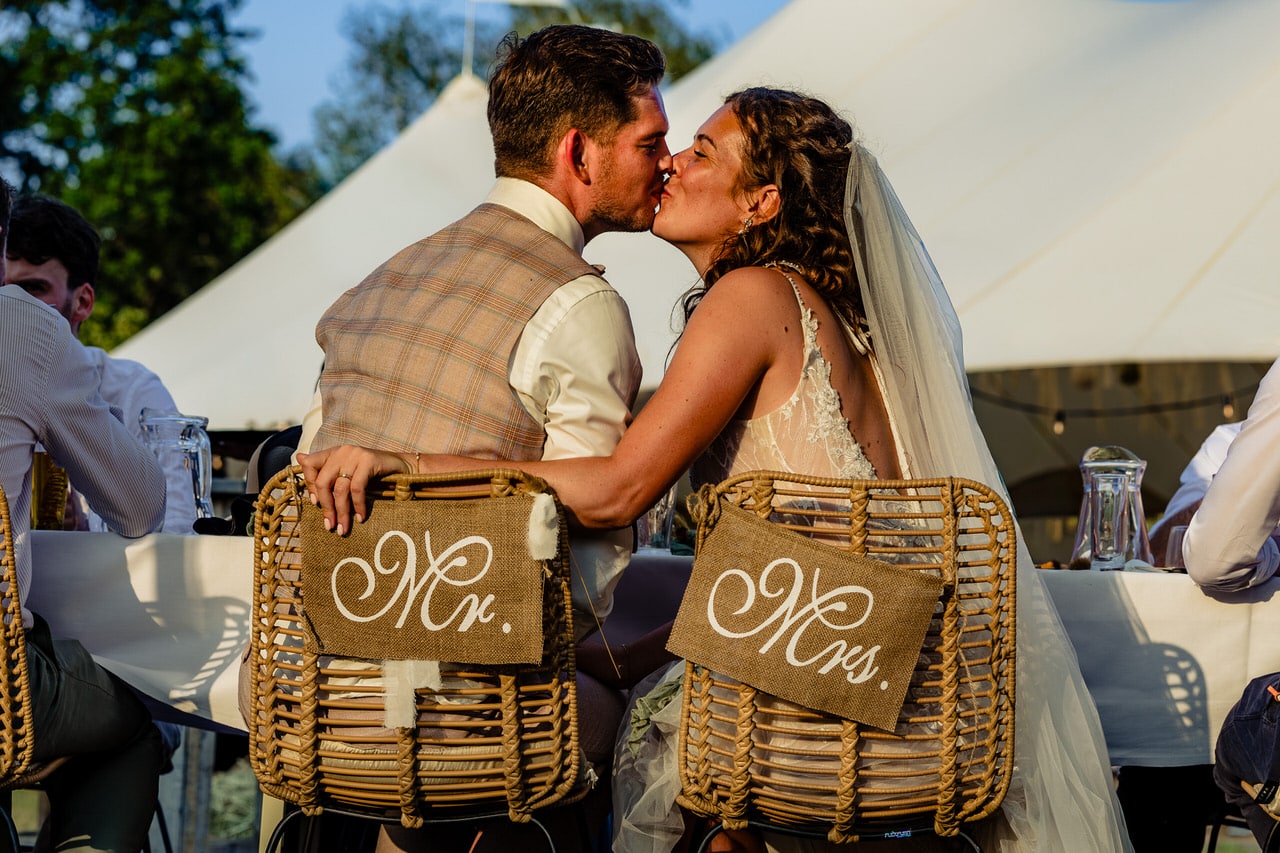 Trouwen tussen het mais | Trouwfotograaf Limburg